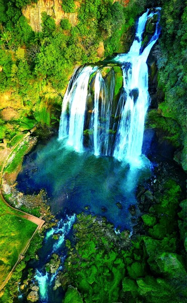 云南石林世界地质公园：自然与人文景观交相辉映