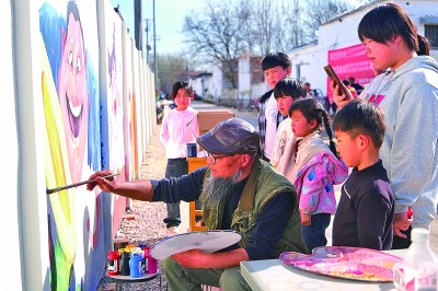 走，去逛逛村里的美术馆