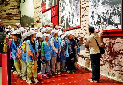 “人工天河”水长流 红色基因代代传