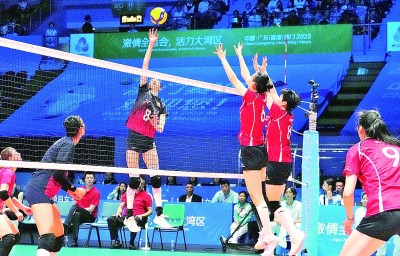 大球小球好戏连台 老将新秀泳池对决