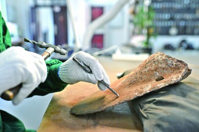 给文物当“医生”，成梦想新赛道