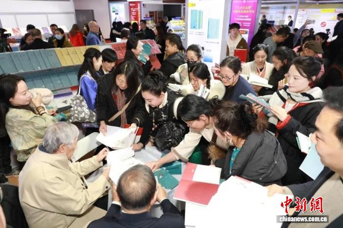 以古琴为载体 人音社《琴醉太白》让经典文学作品焕发新生