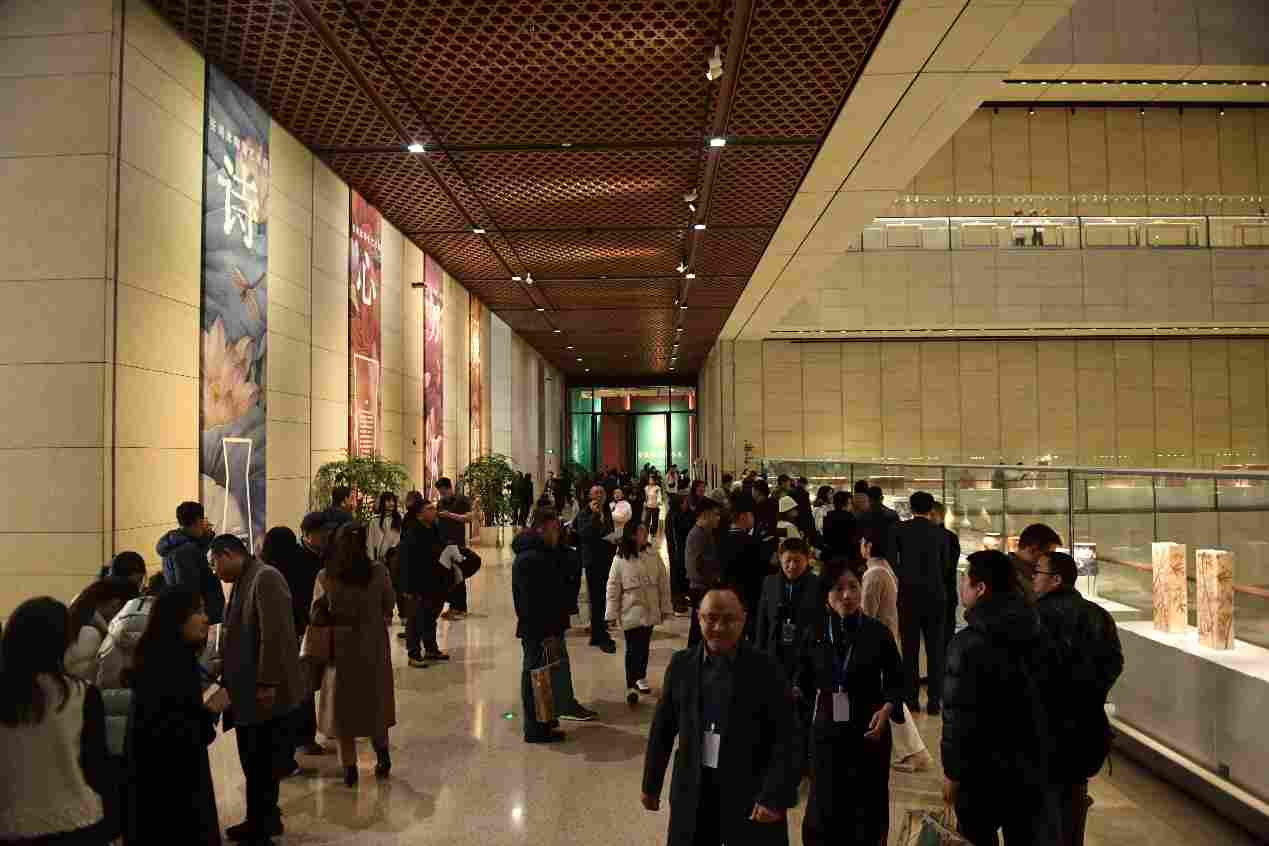 倡扬东方新古典美学：“诗心万象——张闻冰陶瓷艺术展”在京启幕