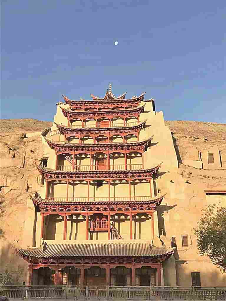 将流散的敦煌丝绸“采”回家