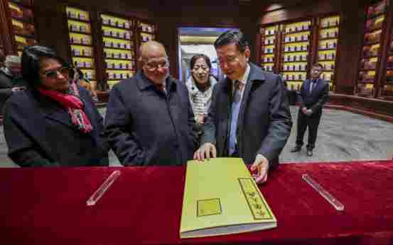 纪念中古建交65周年文化交流研讨会暨版本捐赠仪式在中国国家版本馆举办 纪念中古建交65周年文化交流研讨会暨版本捐赠仪式在中国国家版本馆举办