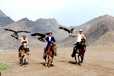 【砥砺奋进七十载 天山南北谱华章】在新疆，一路风景一路歌