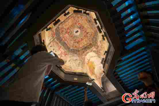 组图｜这家博物馆，用3D Mapping把古墓壁画“请出来”