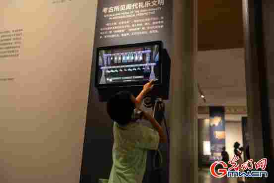 组图｜这家博物馆，用3D Mapping把古墓壁画“请出来”