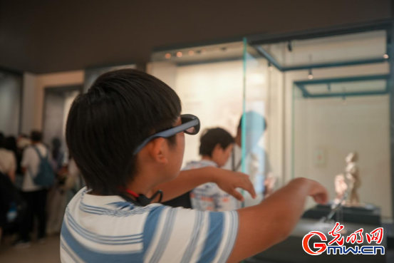 组图｜这家博物馆，用3D Mapping把古墓壁画“请出来”