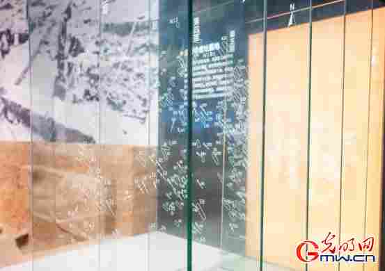 组图｜这家博物馆，用3D Mapping把古墓壁画“请出来”