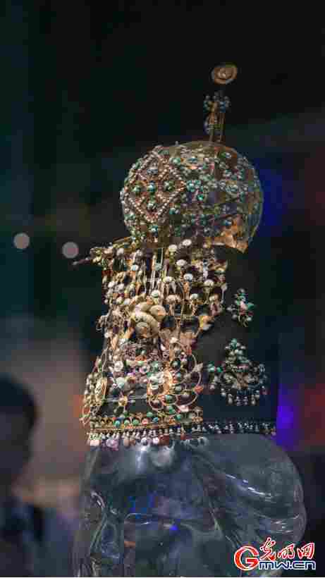 组图｜这家博物馆，用3D Mapping把古墓壁画“请出来”