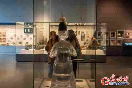 组图｜这家博物馆，用3D Mapping把古墓壁画“请出来”