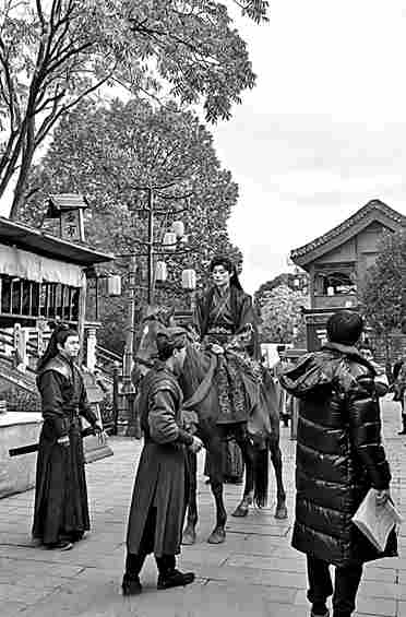 横店变“竖店”：浙江横店这样推动微短剧“出海”