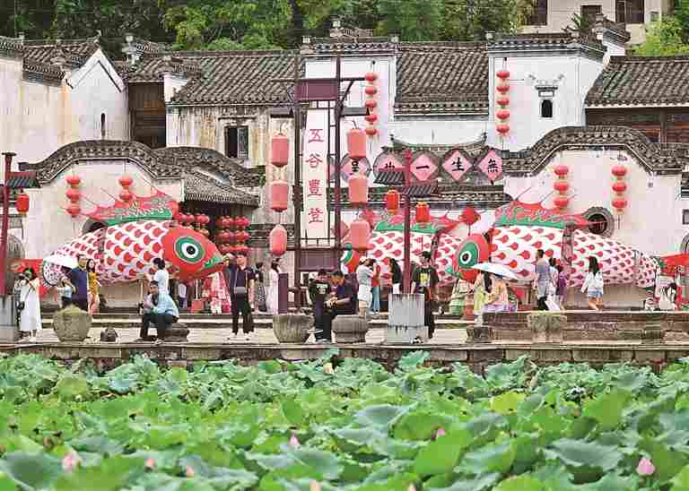 全国乡村工匠超13万人，带动乡村500多万人就业增收——老手艺成就“新饭碗”