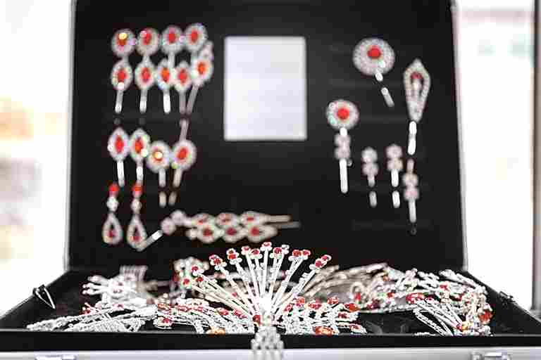 河北定兴盔头：“顶上功夫”见证梨园春秋