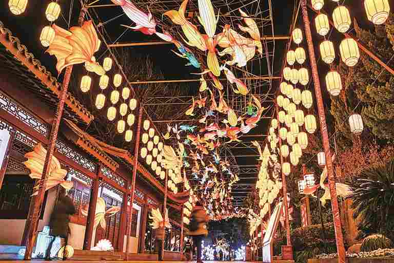 【文化中国行】走进秦淮灯会：灯影摇曳 书香氤氲