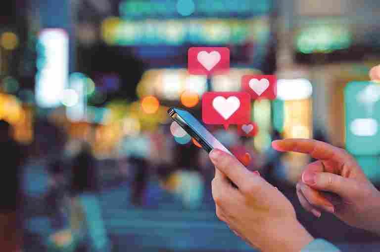 点赞：屏幕上的社交认同