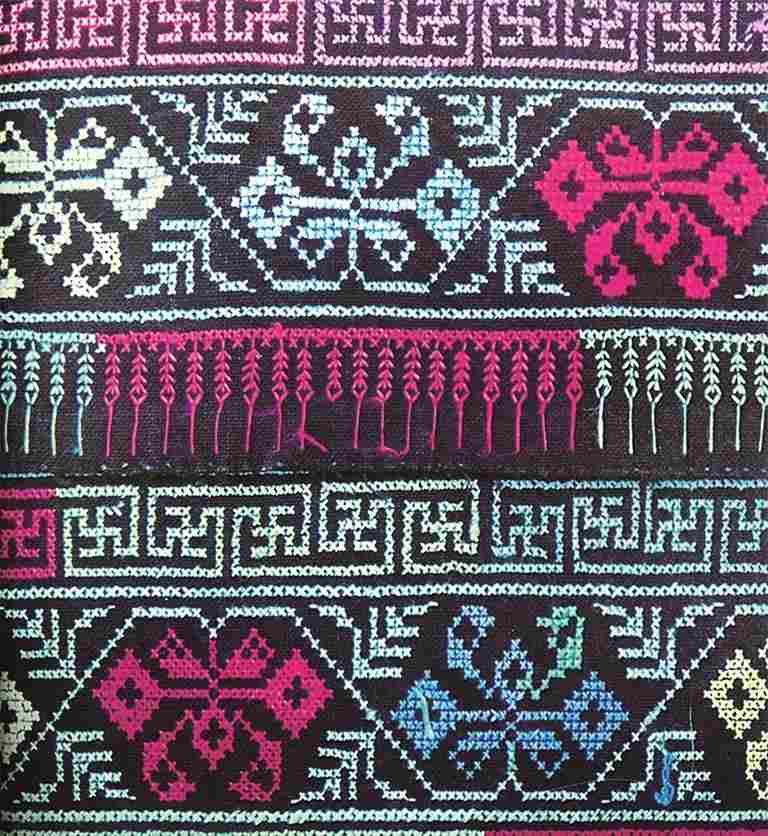 苗族挑花中的春信