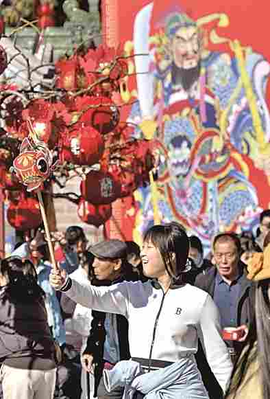 传统庙会缘何圈粉年轻人