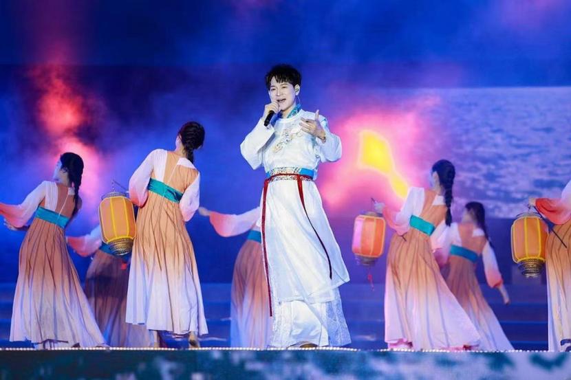 粤曲国风唱响羊城 陈艺鹏广州演唱会举行