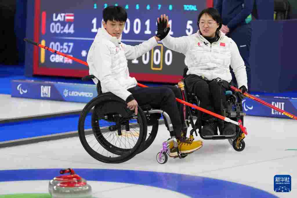 冬残奥会——轮椅冰壶混双循环赛：中国队胜意大利队
