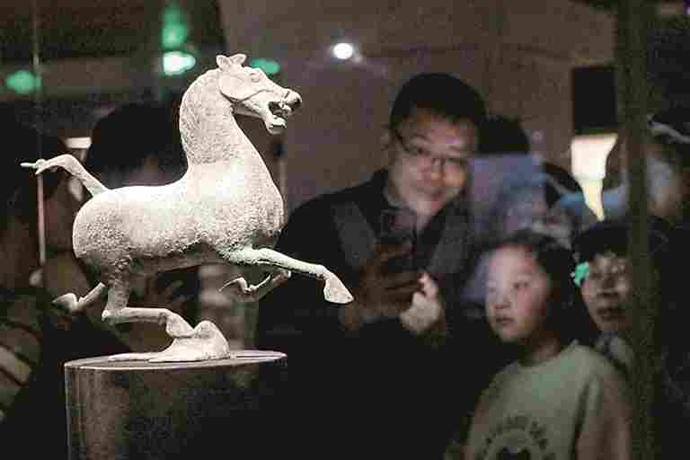 博物馆里“探”马