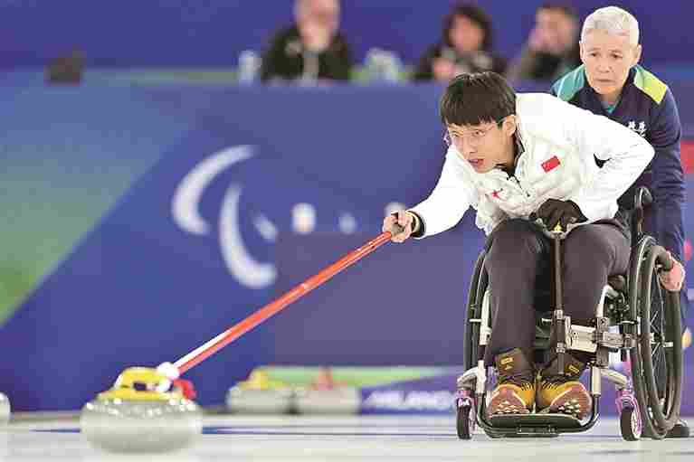 向着梦想的圆心奔去！——中国队夺得冬残奥会历史上首枚轮椅冰壶混双金牌