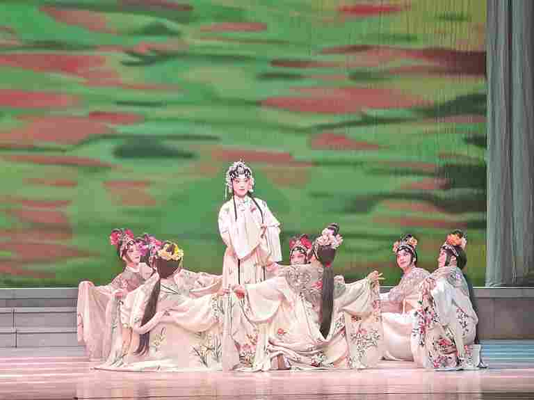 传统文化焕青春 古韵国风正当时