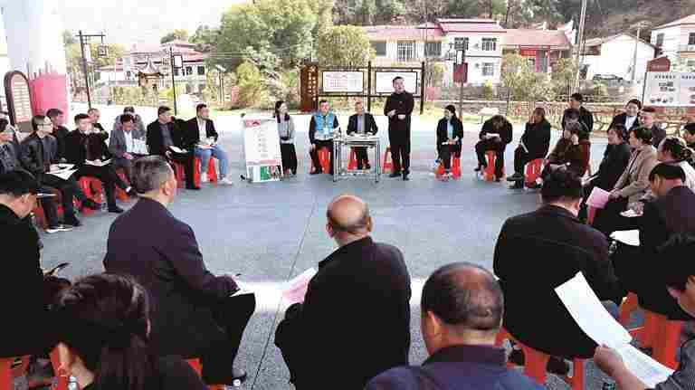 把文化的种子播撒在山间田野