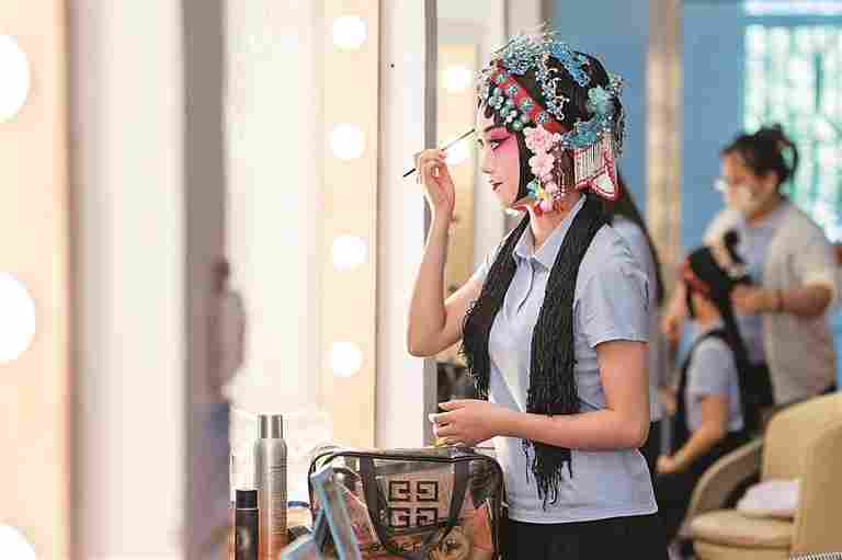 当“约戏”成为新社交方式——年轻人为何爱上剧场