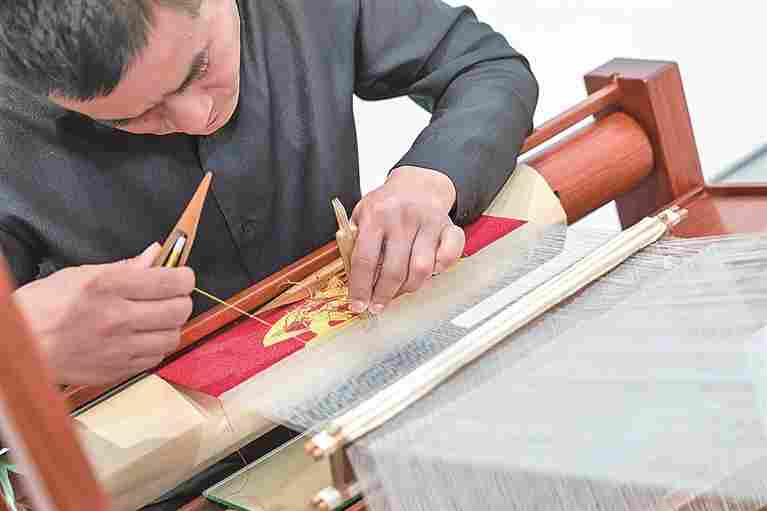 “山花”更烂漫——第十七届中国民间文艺山花奖观察